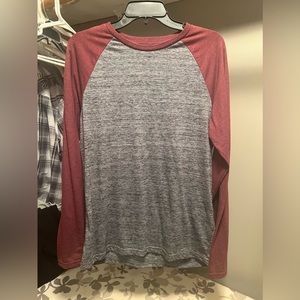 Men’s long sleeve tshirt. Size Medium.